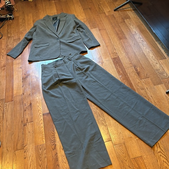 Vero Moda Solid Grey Two Piece blazer trouser set Sz Medium - Picture 6 of 16